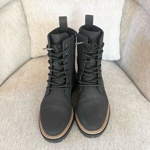 TOMS “WILDER BOOTS” With side zip size 6W
NWOB